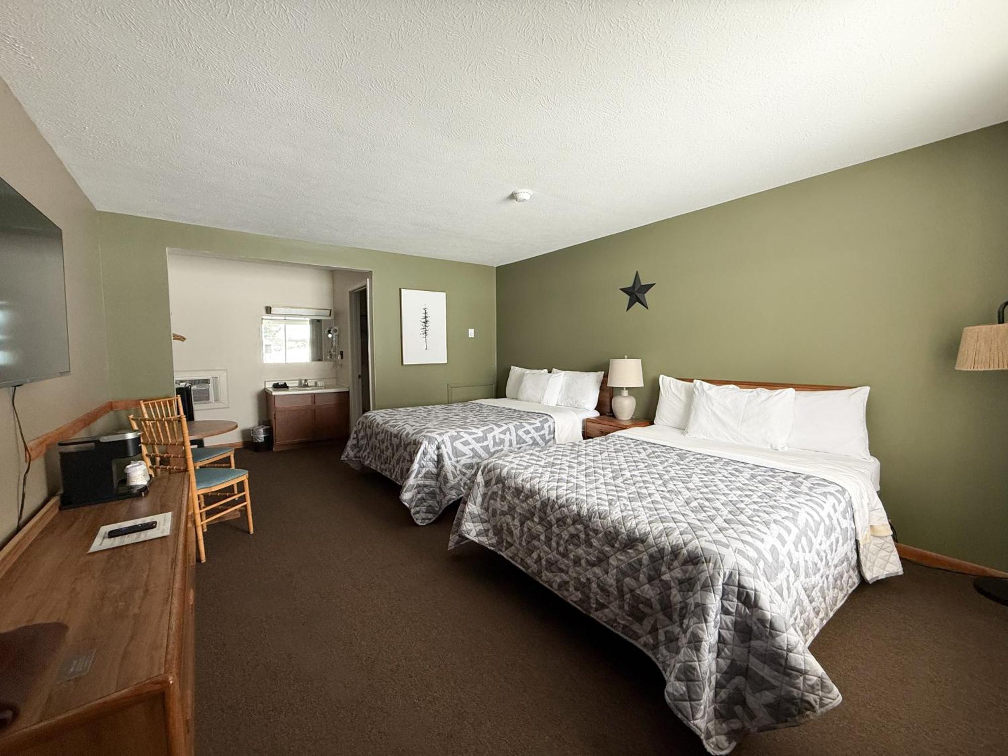 The Trail Inn - Newberry, Mi - Formerly Knollwood Inn - 13467 M-28 Ngoại thất bức ảnh