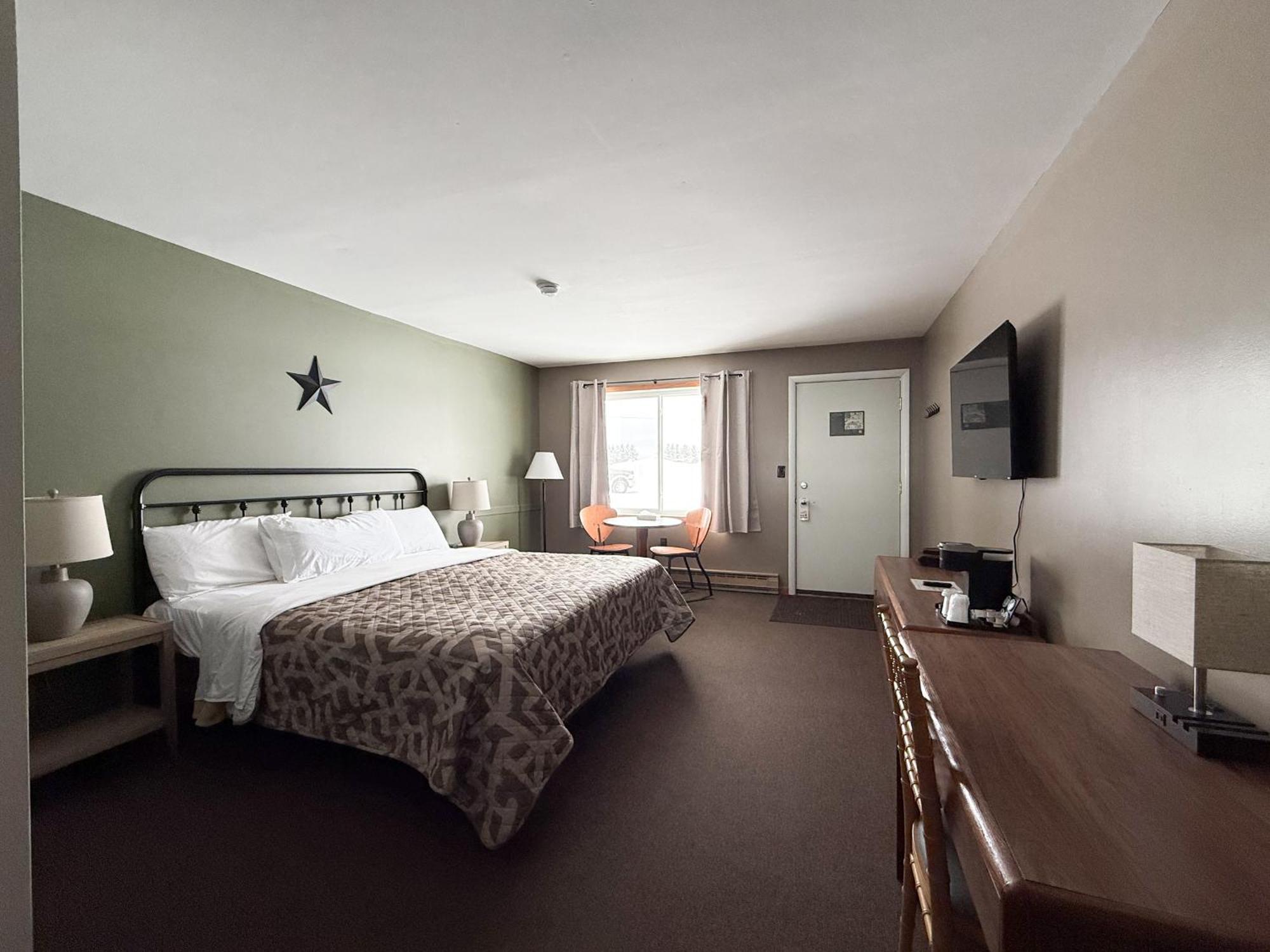 The Trail Inn - Newberry, Mi - Formerly Knollwood Inn - 13467 M-28 Ngoại thất bức ảnh